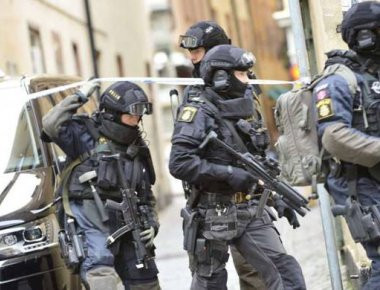 Επίθεση στη Στοκχόλμη: Πέταξαν τον οδηγό από το φορτηγό, το έκλεψαν και έπεσαν στο πλήθος